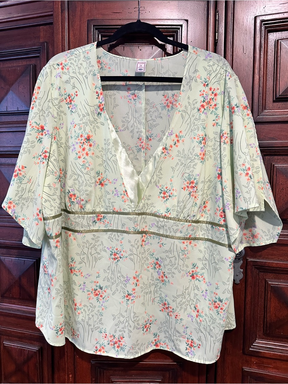 3X OLD NAVY Floral V-Neck Blouse in Light GREEN with satin detailing